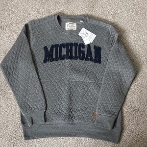 NWT Medium Men’s Michigan Quilted Gray Crewneck